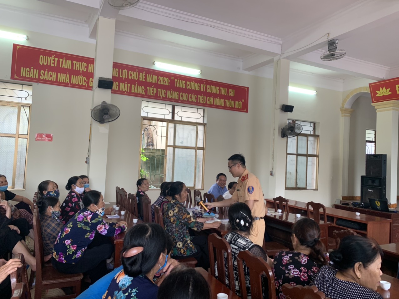 Tuyên truyền ATGT đến hội viên Hội Nông dân huyện Thủy Nguyên